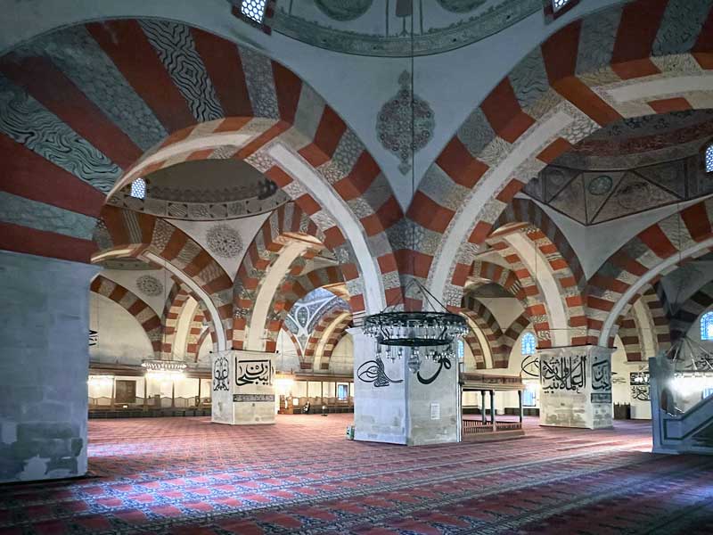 Edirne-Eski-Camii-centre-de-la-mosquee