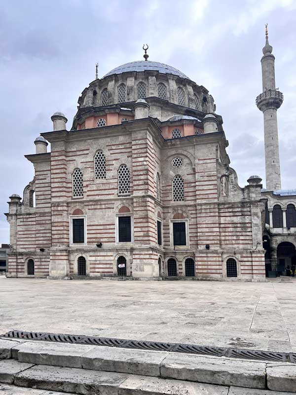 stanbul-Laleli-Mosque-facade-est-(1763)