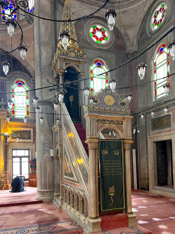 Laleli-Camii-minbar