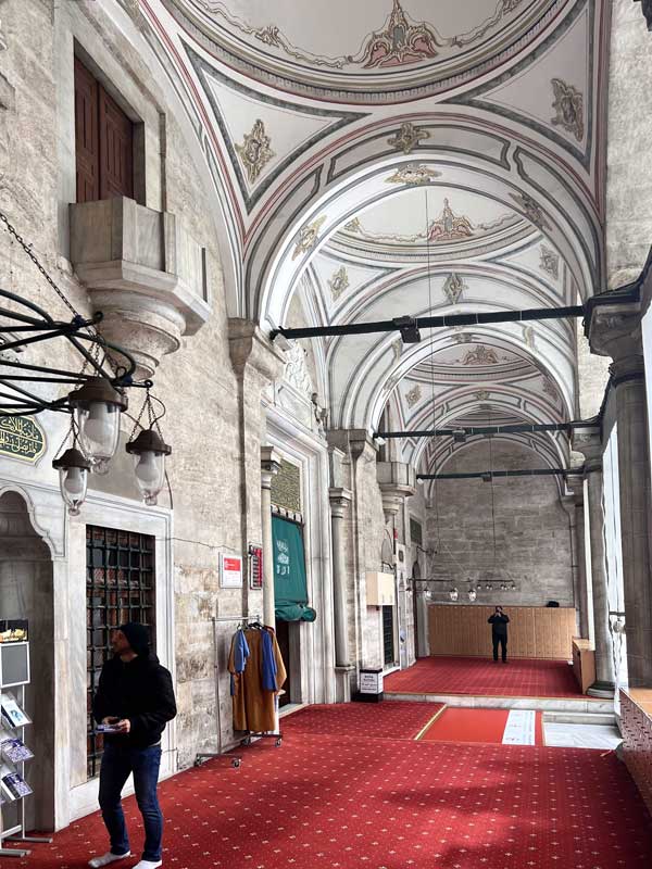 Laleli-Camii : le riwaq (portique)