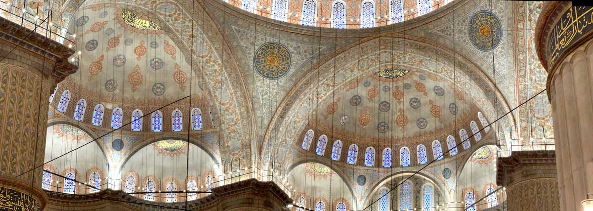 Sultanahmet Camii : détail des coupoles
                  périphériques