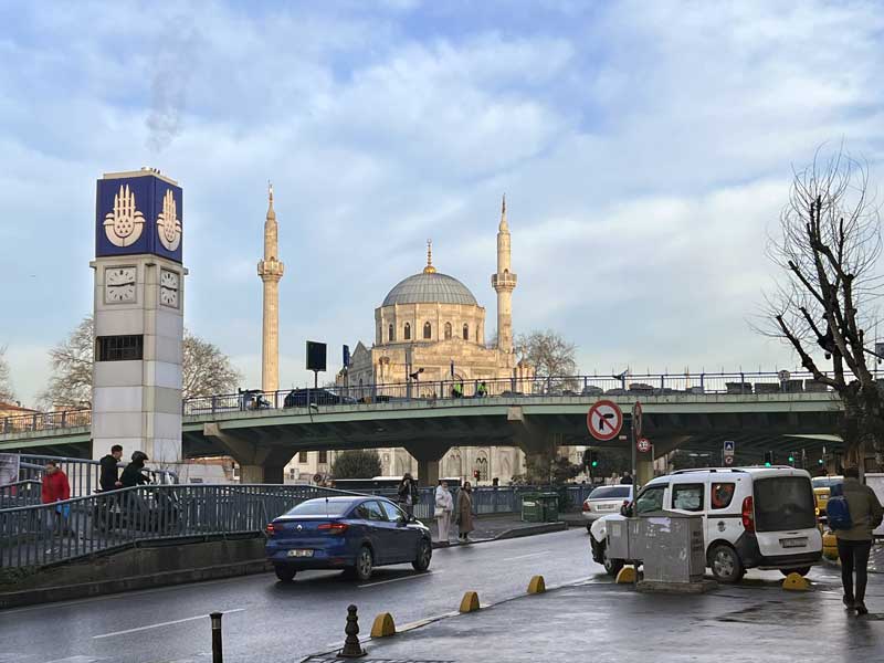 Istanbul Mosquee de la Sultane Valide
                    Pertevniyal