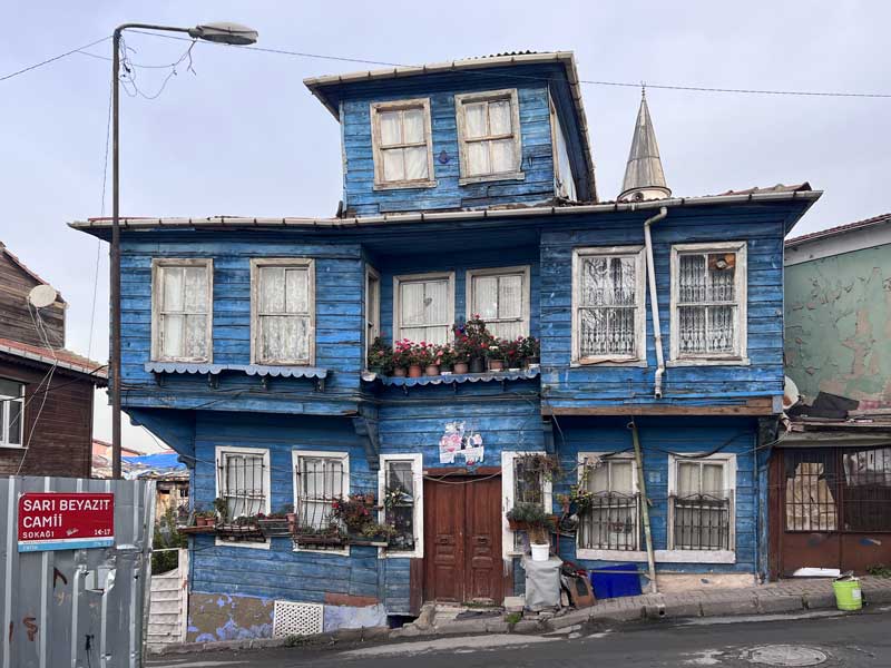 Istanbul : quartier traditionnel en
                        rénovation vers Süleymaniye Camii