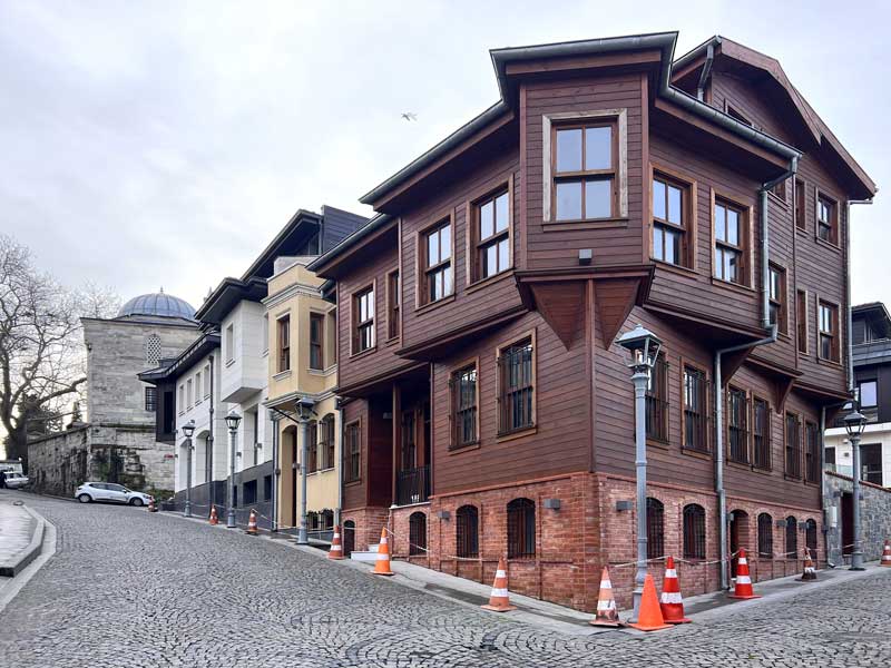 Qartier ancien en
                        renovation-sous-Süleymaniye Camii