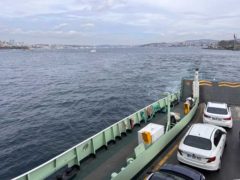 Istanbul : sur le Bosphore, en route vers
                        l'Asie