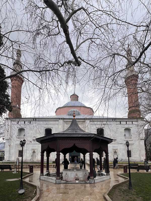 Bursa-shardivan-et-facade-de-Yesil-Cami