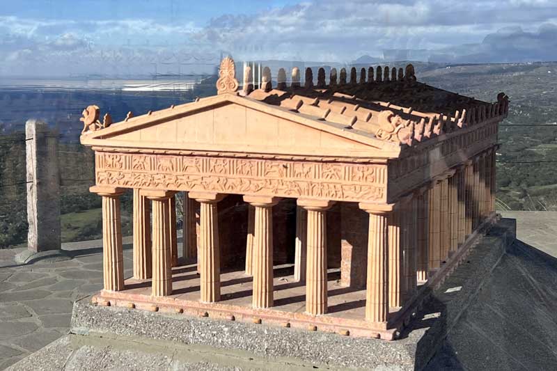 Assos-maquette-du-temple-d'Athena-facade