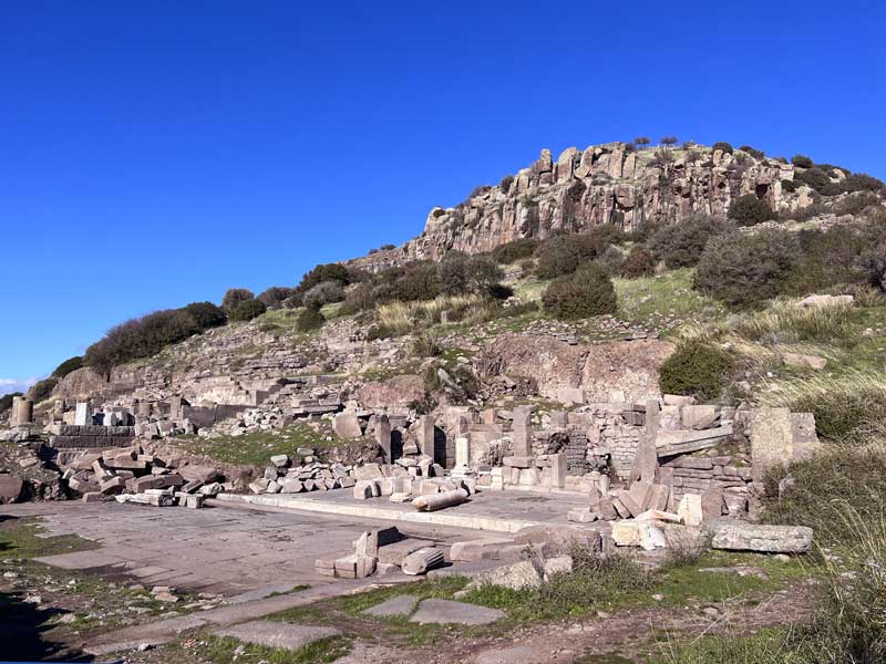 Assos : le
          bouleuterion à l'orée de l'agora