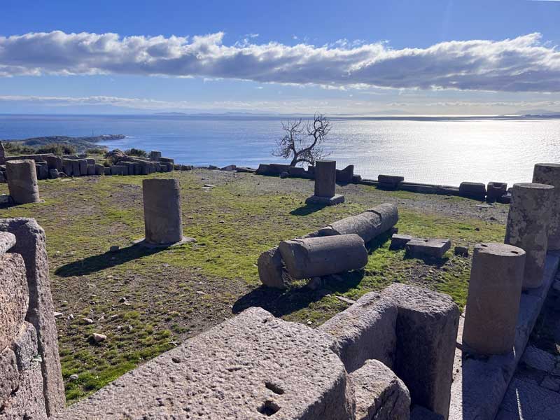 Assos : vue
            vers le sud-est depuis le bouleuterion