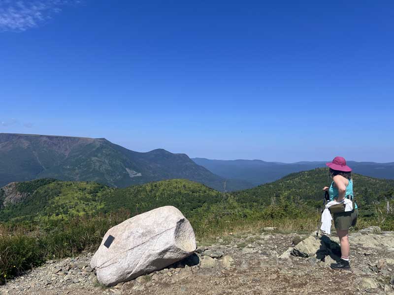 Mt-Ernest-Laforce-randonnee-avec-Juliette-panorama-vers-les-Chics-Choc