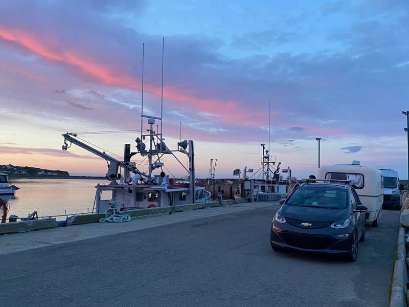 Riviere-au-Renard-bivouac-sur-le-quai-en-soiree