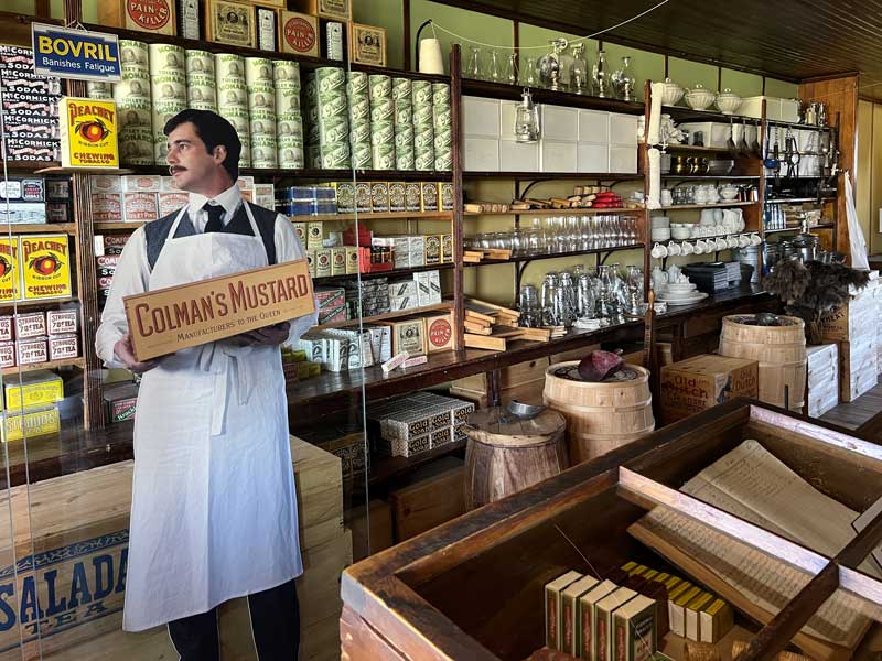 Grande Grave : dans le Magasin Géneral Hyman