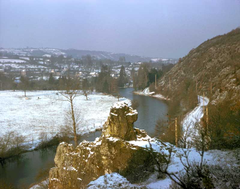 Pont d'Ouilly : Rayon hivernal sur le Rocher du Lion