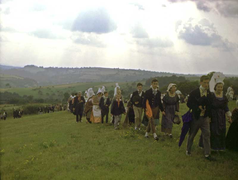 La procession à travers champs