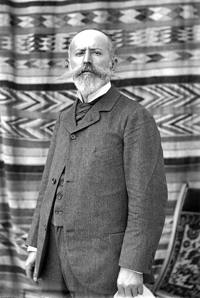Dr Linares en civil, 1901