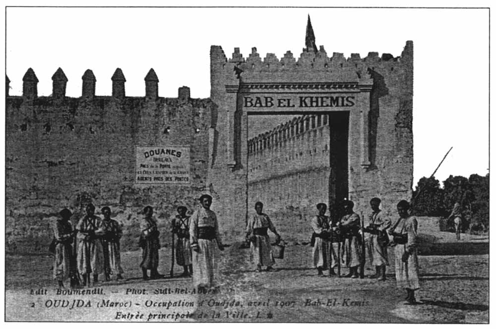 Oujda 1907 : entrée
          principale de la ville
